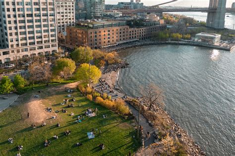 Exploring the Vibrant New York City Waterfront: Parks, Views & Culture