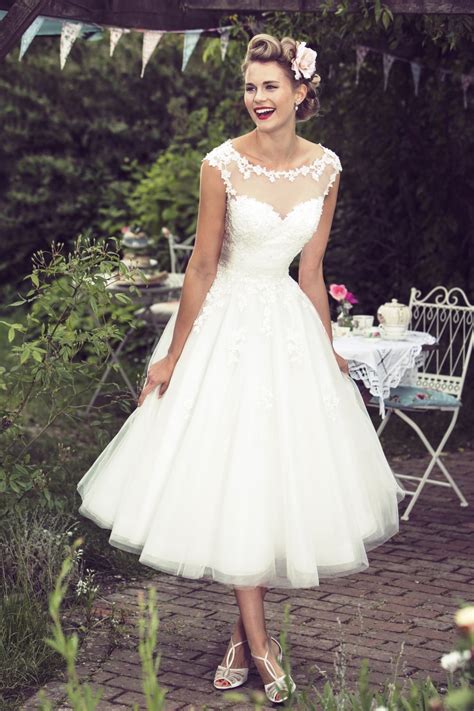 Timeless 1950s Wedding Dress Styles: Vintage Bridal Elegance