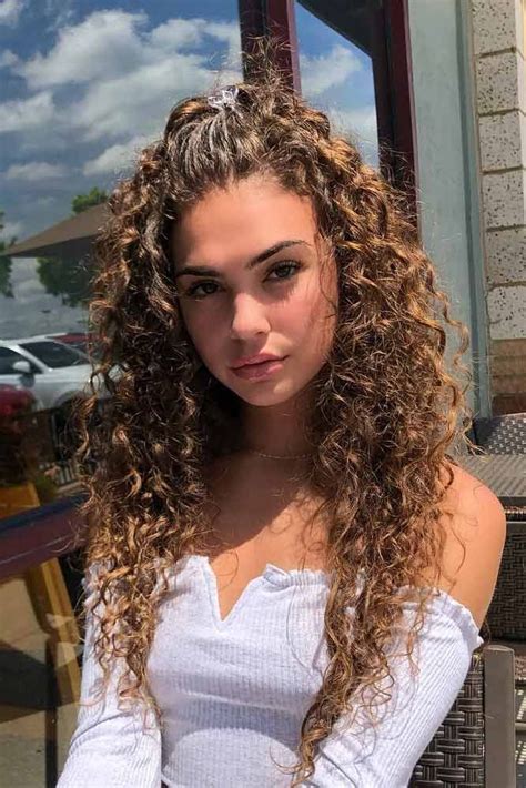 Charming & Effortless Styles for Your Natural Curls