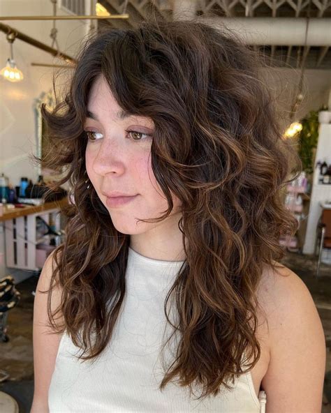 Haircuts for Thick Wavy Hair: Unleash Your Natural Texture and Style