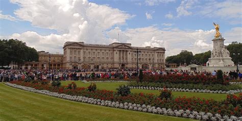 Queen's Birthday NSW: Are Shops Open During the Public Holiday?