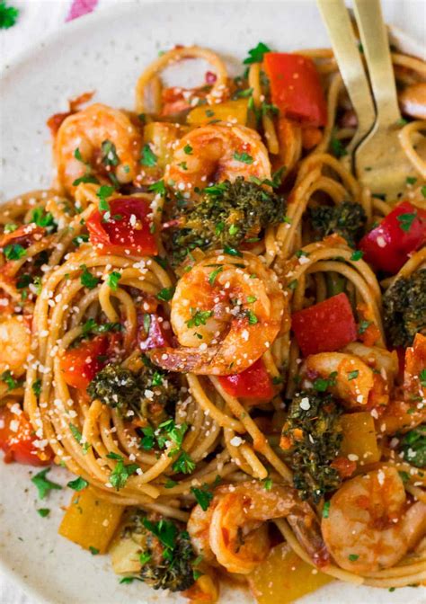 Fiery Garlic Shrimp Pasta: A Quick & Zesty Weeknight Meal