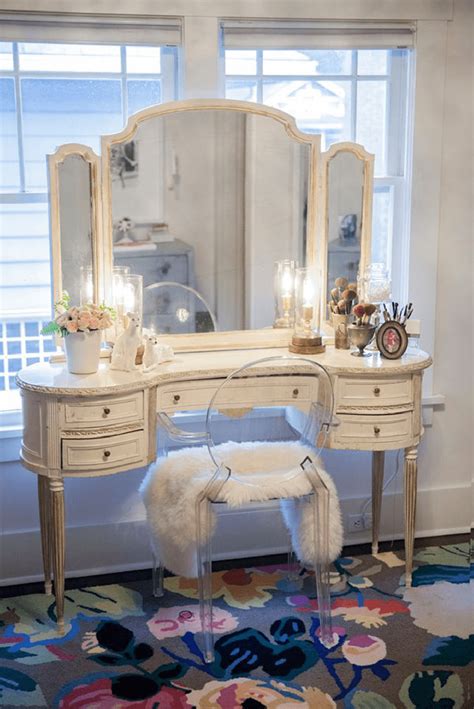Crafting Your Perfect Sanctuary: The Art of a Home Decor Vanity