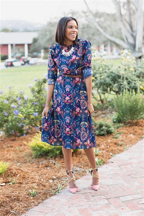 Embrace the Season: Chic Fall Dresses for Canadian Style