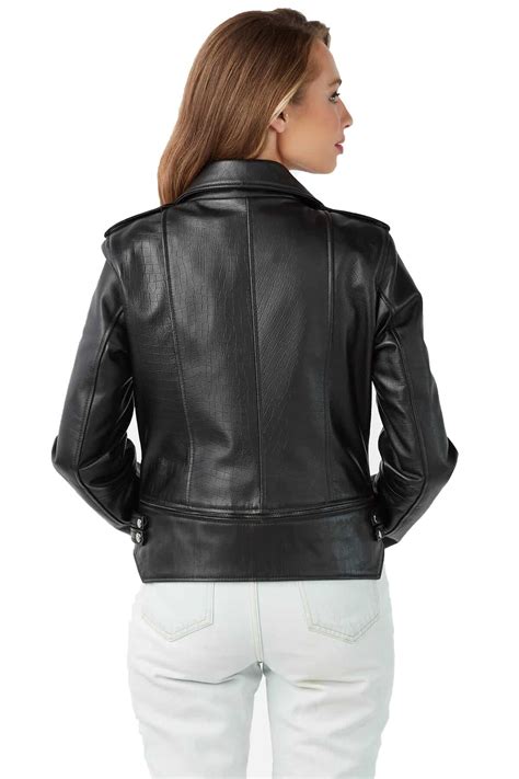 Embrace Your Style: The Ultimate Guide to Female Clothing Trends and Essentials