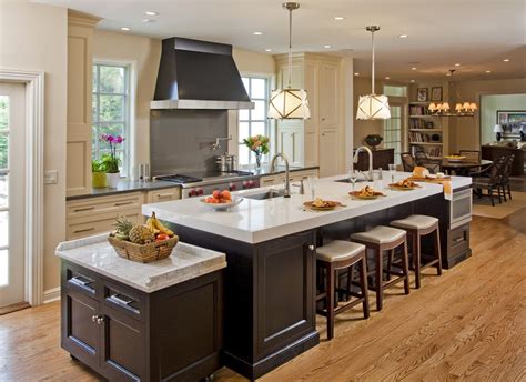 Kitchen of the Week: A Dazzling Blend of Modernity and Warmth