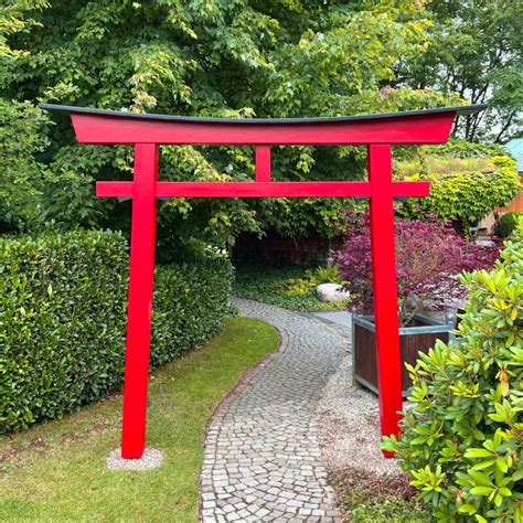 Understanding the Sacred Torii: Japan's Iconic Archways