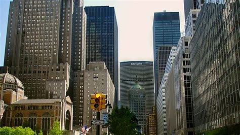 Exploring the Iconic Grandeur of Park Avenue, USA