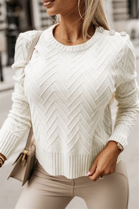 Elevate Your Style: Discover the Hottest Trendy Tops for Women
