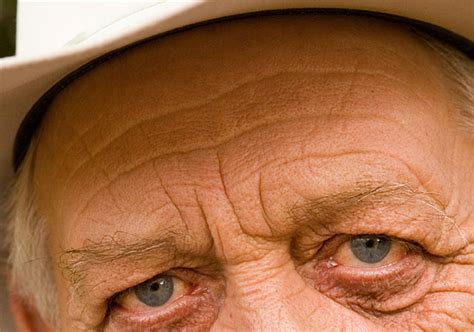 Mastering Wrinkle Removal in Photoshop: A Guide to Flawless Retouching